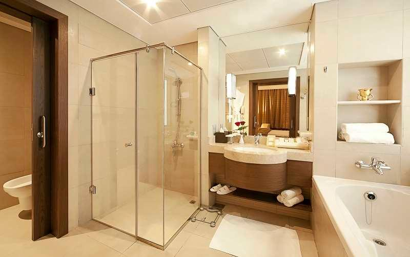 Bathroom, Oaks Liwa Executive Suites, Abu Dhabi City