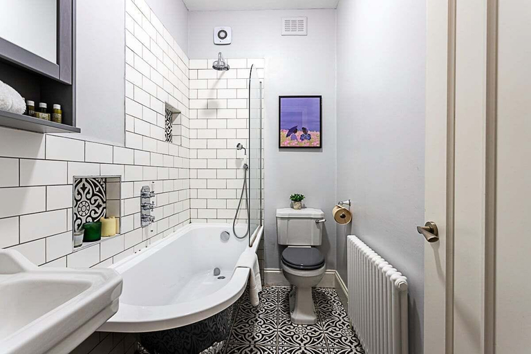 Bathroom 3, Modern and Spacious Colliers Wood Home, London