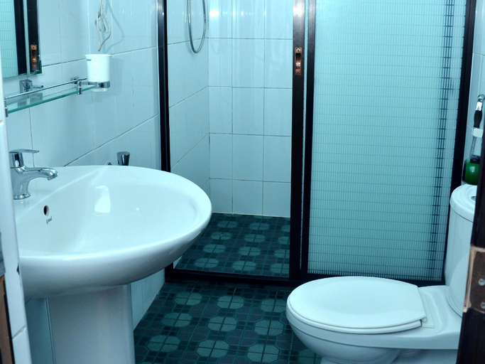 Bathroom 3, Hotel Bridge View, Manmunai North