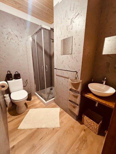 Bathroom 3, Malinowa Chata, Lesko