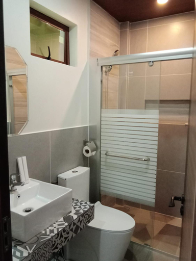 Bathroom 4, Bugnaw Si-e Beach Resort, Anda