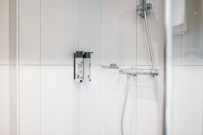 Bathroom 4, Court Garden Hotel   Ecodesigned, Den Haag