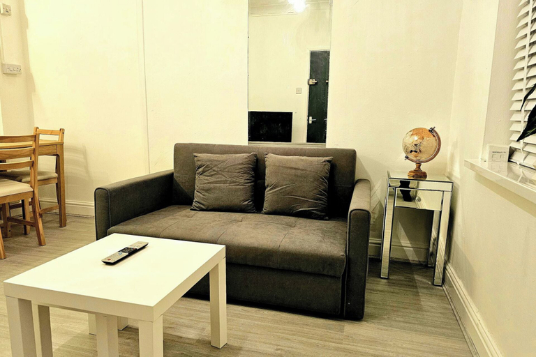 Others 2, Flat - Sleeps 4 - Wifi, Bridgend