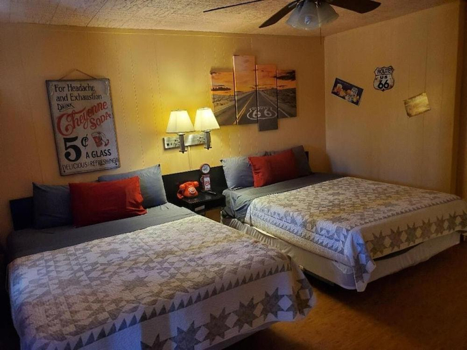 Bedroom 3, Brad's Desert Inn, Navajo