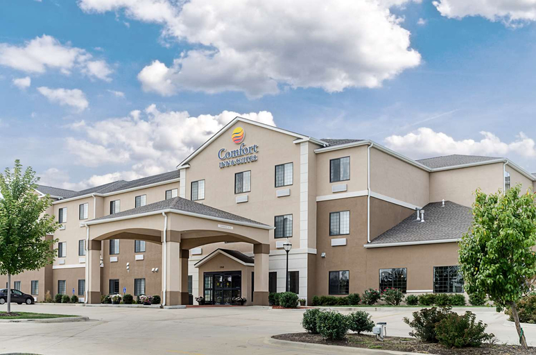 Exterior & Views 2, Comfort Inn & Suites Lawrence - University Area, Douglas