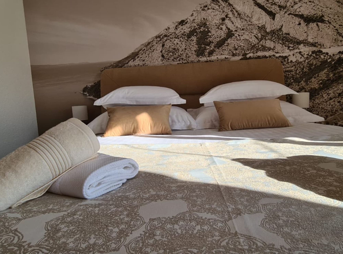 Room 5, Villa Popovića Dvori, Šestanovac