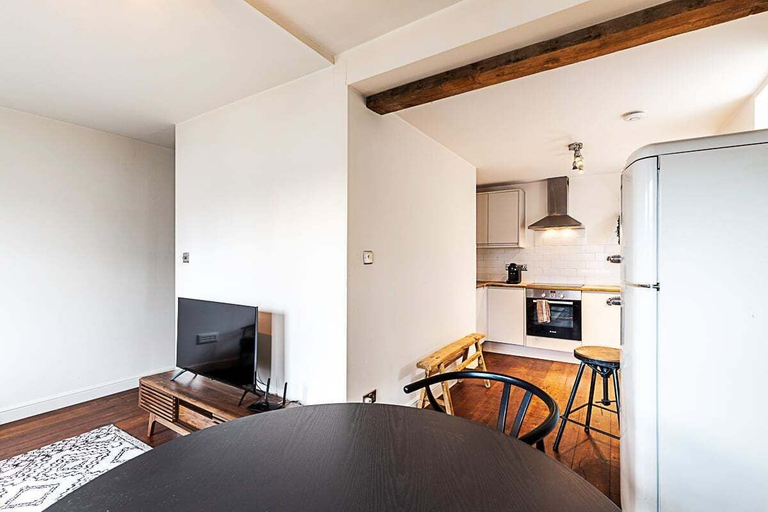 Others 5, Charming Shoreditch Apartment, London