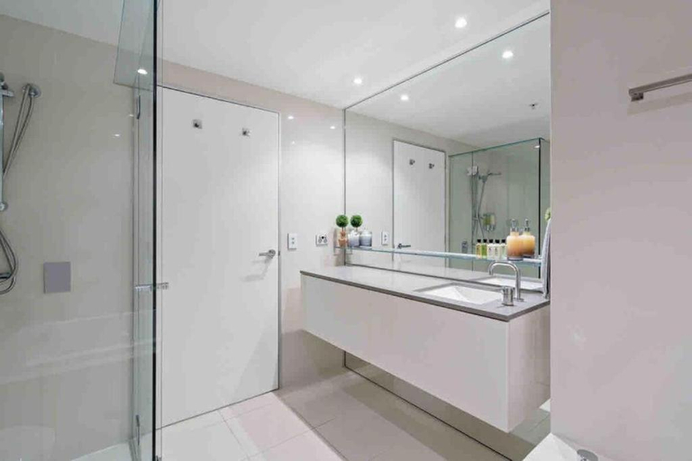Bathroom 5, Mantra Circle on Cavill Surfers Paradise, Gold Coast