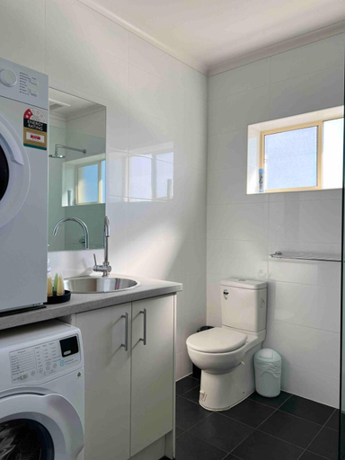 Bathroom, TWO BR ENTIRE BEACH APARTMENT 10/22, Adelaide