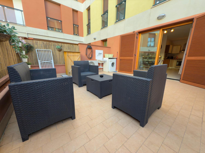 Facilities 3, Monolocale + Ampio Terrazzo, Grosseto