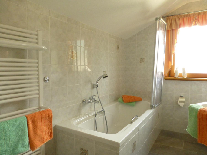Bathroom, Gemutliche Alpenwohnung in Altenau, Garmisch-Partenkirchen