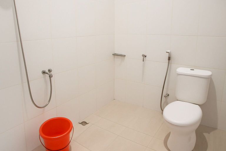 Bathroom 2, Luxe5 Inn Hj Hasnah Hasan, Central Aceh