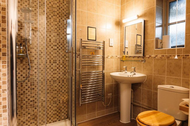 Bathroom 2, The Coach and Horses, Oxfordshire