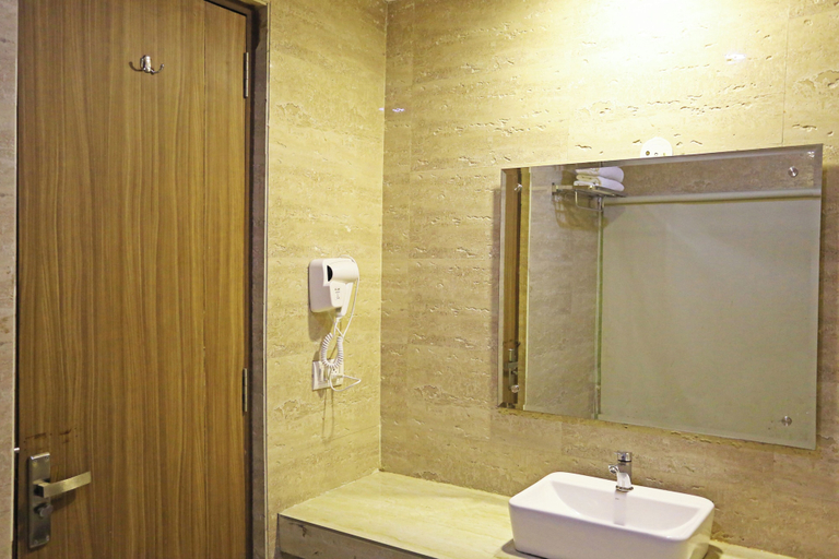 Bathroom 4, Hotel D'Capitol- Delhi Airport, Delhi