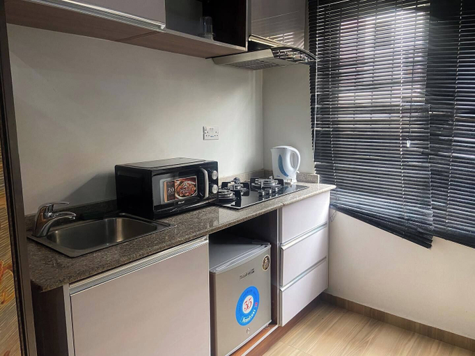 Private kitchen, 6129 Luxzri Apartment, AbujaMun