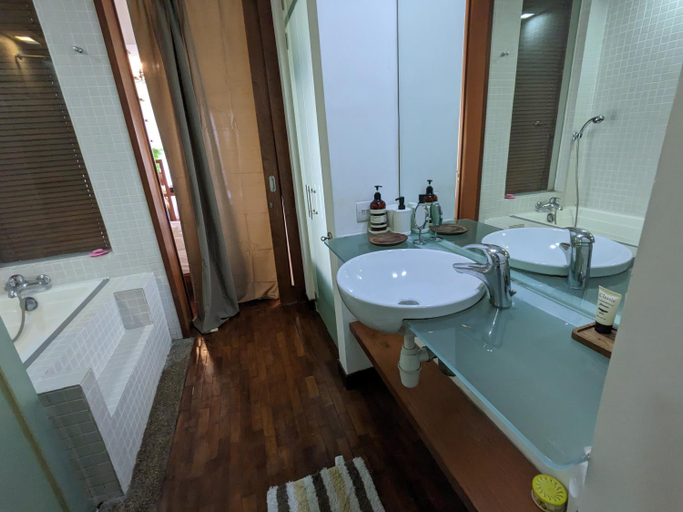 Bathroom 4, Peninsula Semantan Suites, Kuala Lumpur