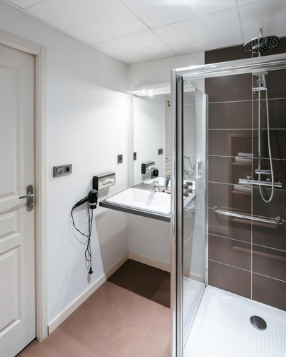 Bathroom 4, WESTOTEL LIFE NANTES CARQUEFOU, Loire-Atlantique