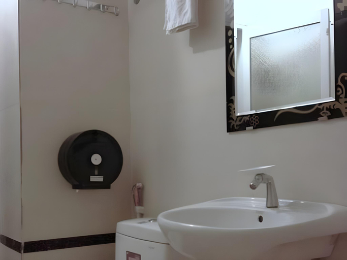 Bathroom 2, Nhat Quynh Hotel 1, Rạch Giá