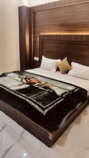 Room 4, Hotel Shri Mohini Kunj Vindavan By HRG, Mathura