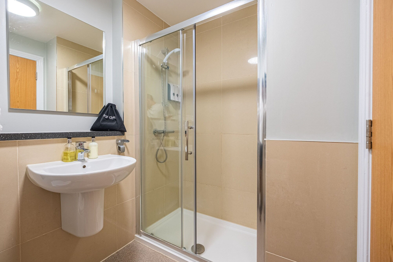 Bathroom 3, Sarah Hotel, Essex