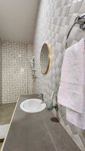 Bathroom 4, Golden Castle Hotel Hoima, Bugahya