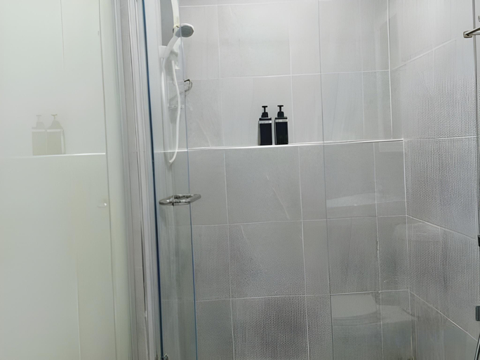 Bathroom 4, Good One Hostel & Cafe Bar, Bang Rak