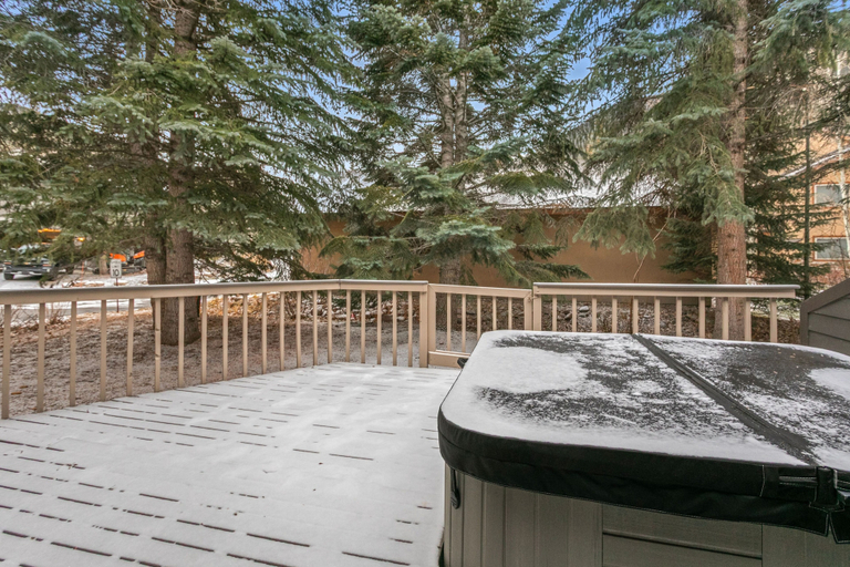 Outdoor spa tub, I1 Gore Creek Meadows 4 Bedroom Townhouse, Eagle