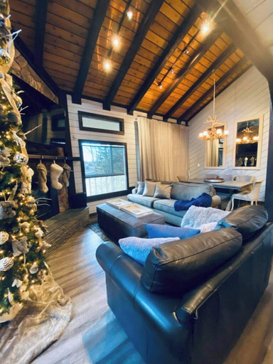 Living area 5, Snowshoe Condo, Iron
