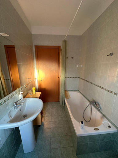 Bathroom 2, "La casa di Mariagrazia" rooms con cucina condivisa e terrazza, Bari
