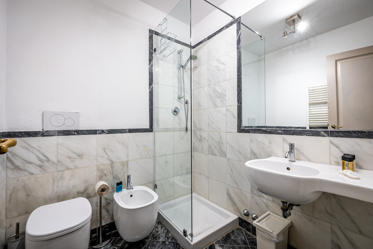Bathroom 3, YiD Lungarno Cellini retreat, Florence