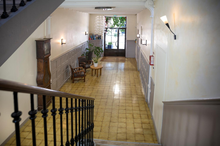 Public Area 2, Toppin, Vaucluse