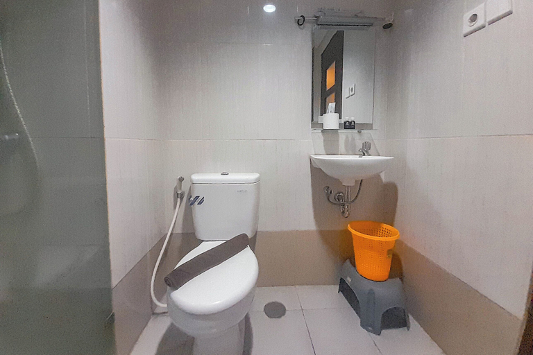 Bathroom 5, Modern And Cozy Studio At Tamansari La Grande Apartment, Bandung