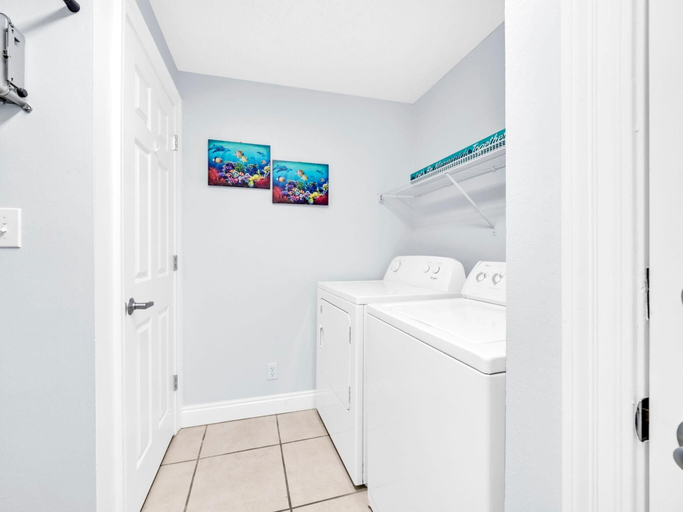Interior 3, Calypso 1-706 East, Bay