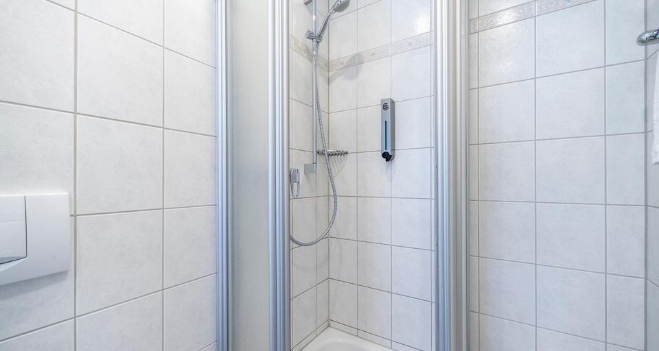 Bathroom 3, PLAZA Hotel Buchhorner Hof, Bodenseekreis