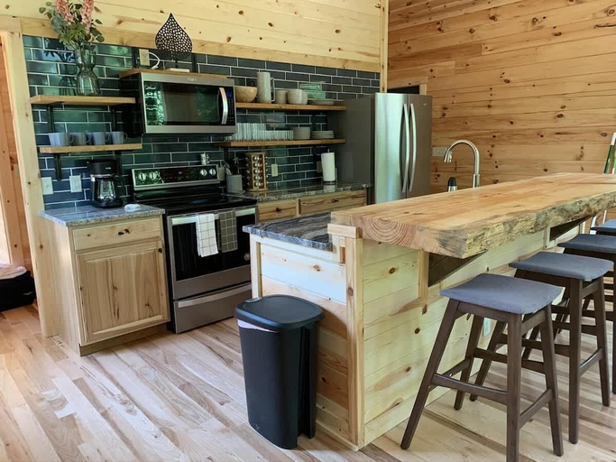 Private kitchen 2, Modern Luxury I Hot Tub I Hiking, Vinton