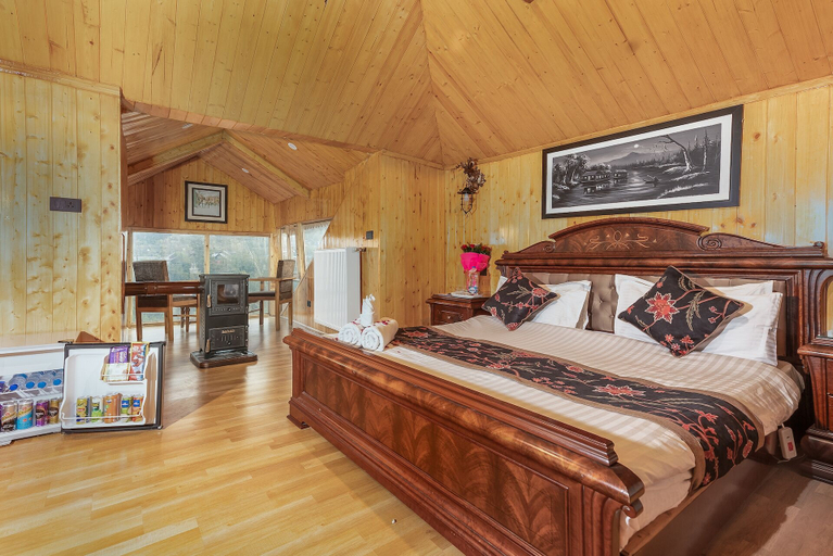 Room 2, Hotel Marina by Stay Pattern, Baramulla