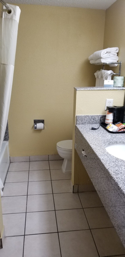 Bathroom 4, Quality Inn & Suites Bloomington University Area, McLean
