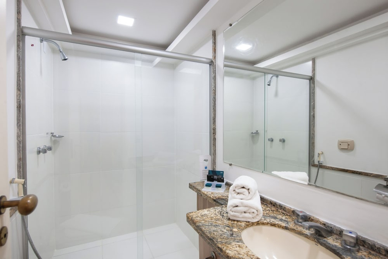 Bathroom 5, Slaviero Hotel Vitoria, Vitoria