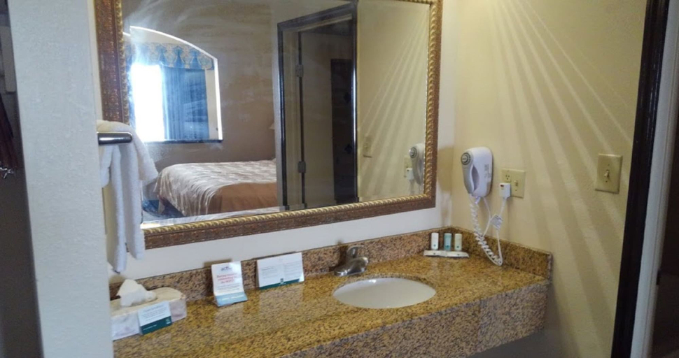 Bathroom 3, Quality Inn & Suites Corpus Christi Beachside, Nueces