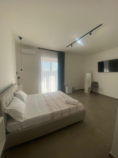 Others 5, HYRIA Rooms, Napoli
