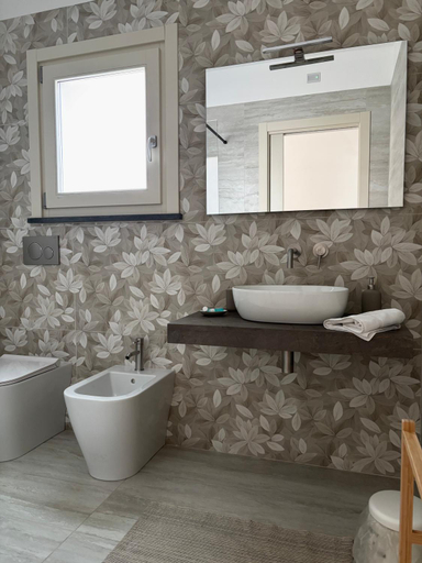 Bathroom 4, Borgo Nocchiara, Syracuse