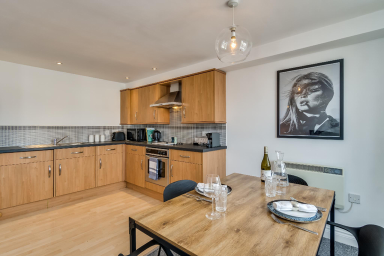Others 4, Apartment, Latitude 52, Plymouth