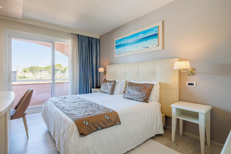 Bedroom 4, Hotel Eden, Massa Carrara