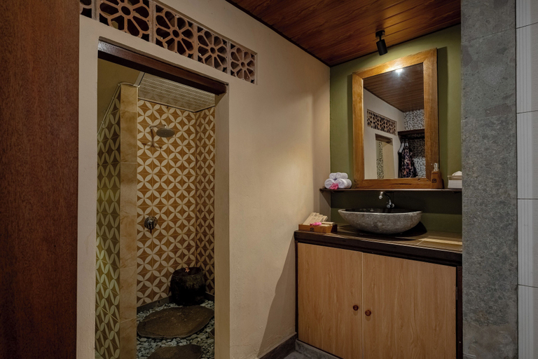 Bathroom 4, Togog Polos Ubud House, Gianyar