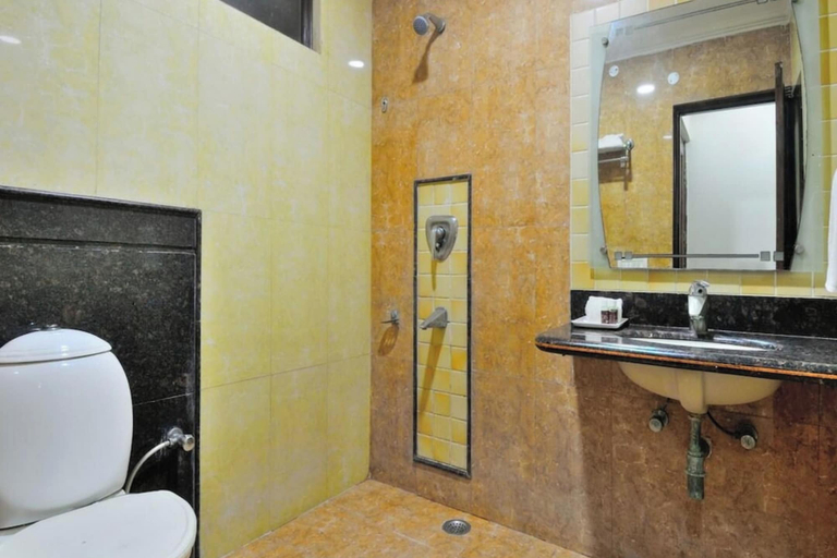 Bathroom 3, Hotel Geeson, Delhi