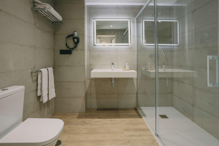 Bathroom 5, Hotel El Mirador, Granada