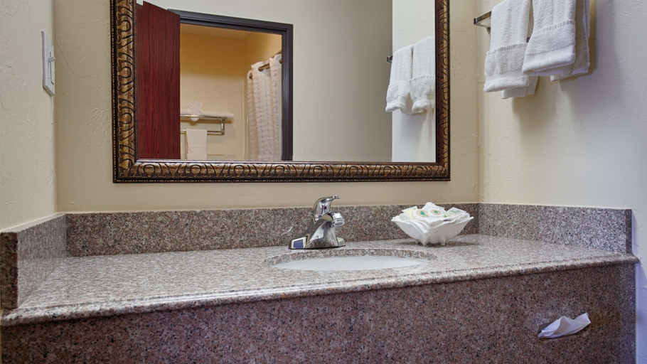 Bathroom 4, Best Western Greentree Inn & Suites, Oklahoma