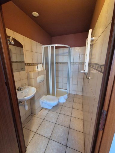 Bathroom 3, Apartamenty Amadeus & Trattoria Matteo e Raffaello, Kłodzko