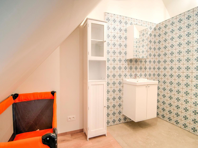 Bathroom 4, Modern family holiday home, Limburg