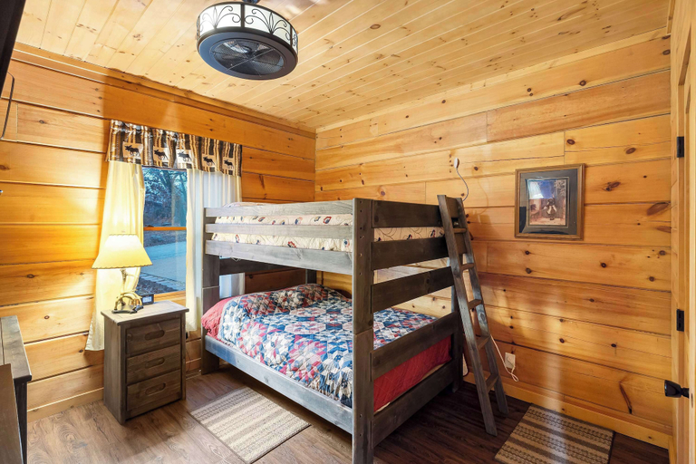 Bedroom 2, Teals Treasure Secluded Lakeside Cabin for 8!, Taney